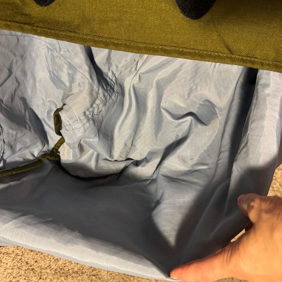 Crumpler Seedy Three Olive Messenger Bag - Picture 5 of 6